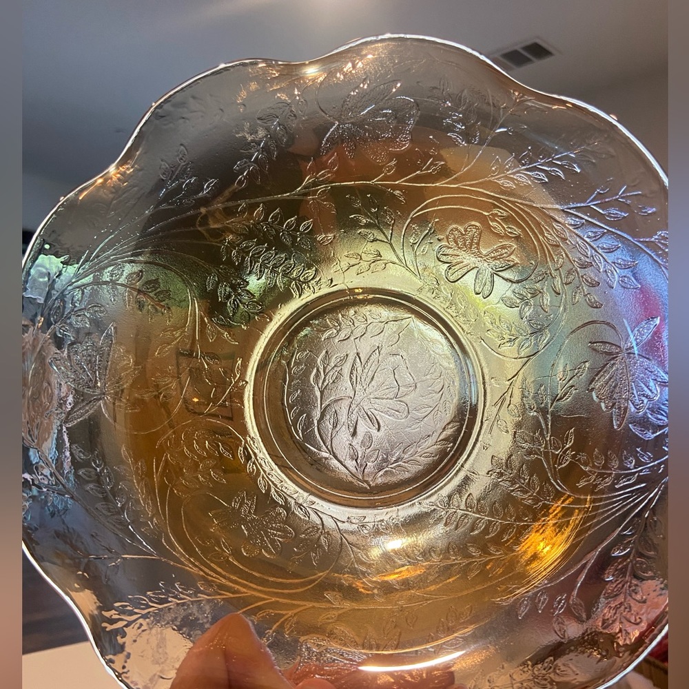 Large Jeanette Carnival Glass Bowl